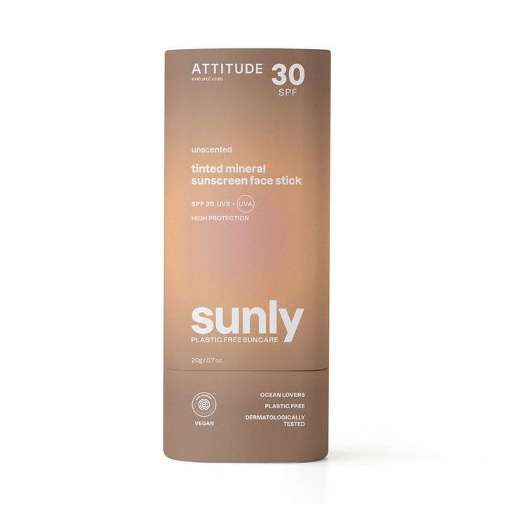 Parfumvrije getinte zonnebrandstick SPF30 van Attitude Sunly, geschikt voor de gevoelige huid