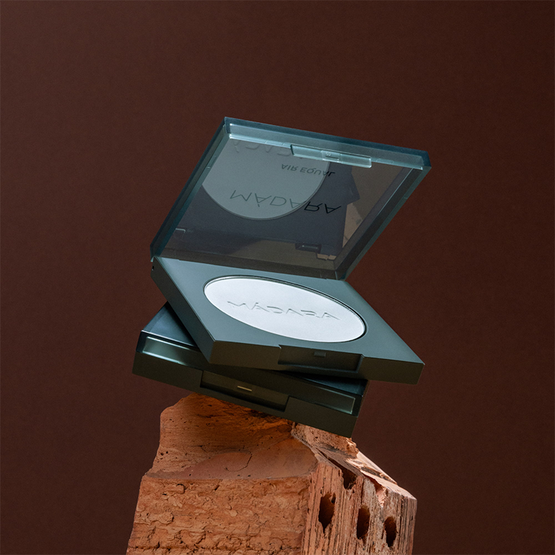 MADARA Air Equal Soft Silk Mineral Powder #0 Translucent (9 G) MADARA